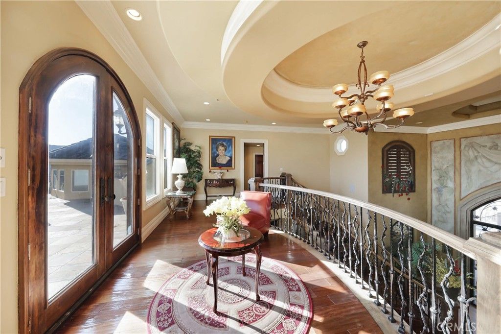 Chandelier, Interior, Recessed Lighting, Wood Texture Flooring
