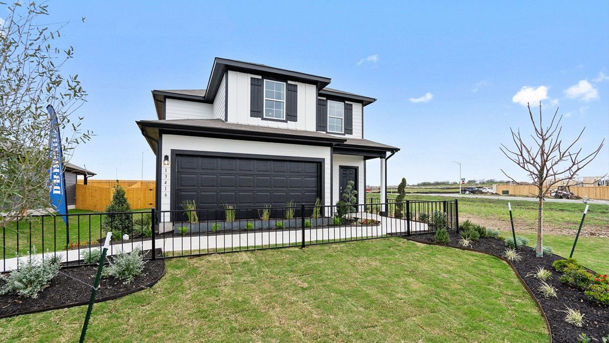 Attached, Backyard, Exterior, Facade, Modern