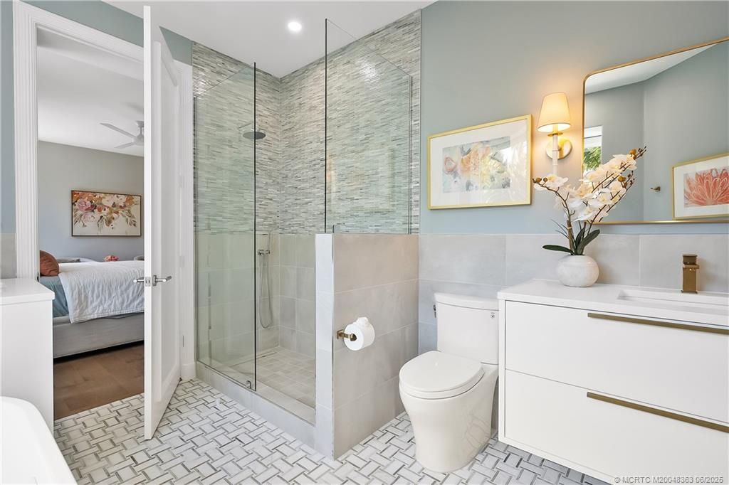 Bathroom, Bedroom, Glass Shower, Interior, Recessed Lighting
