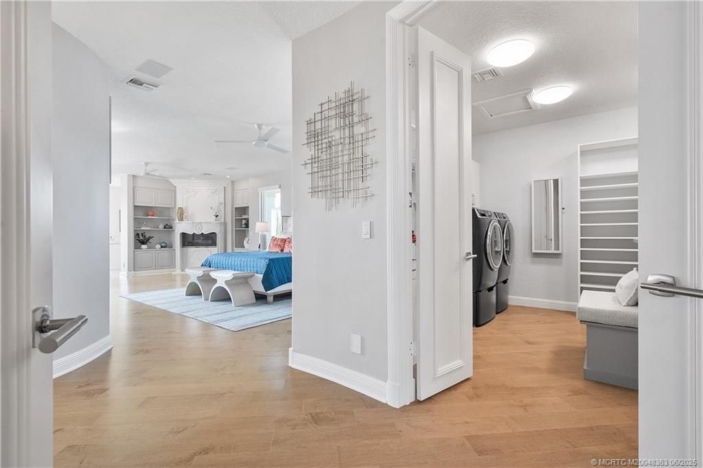 Interior, Utility Closets, Washer, Wood Texture Flooring