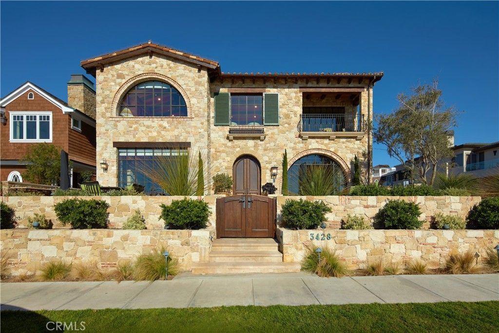 Exterior, Facade, Mediterranean