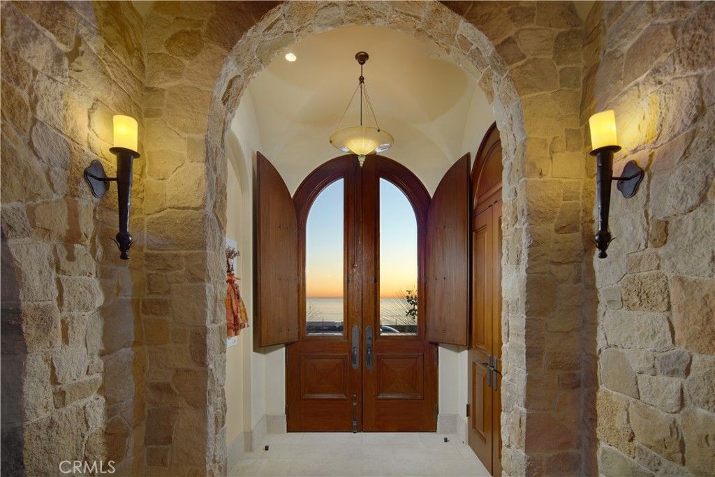 Interior, Pendant Lights, Stone Walls