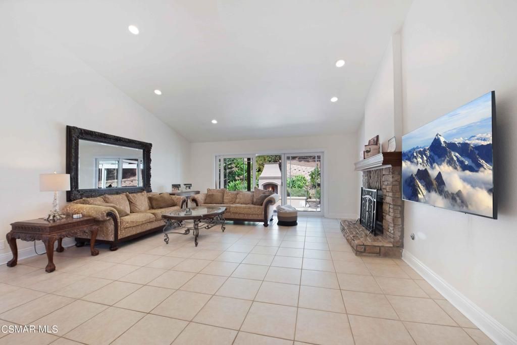 Fireplace, Interior, Living room, Recessed Lighting