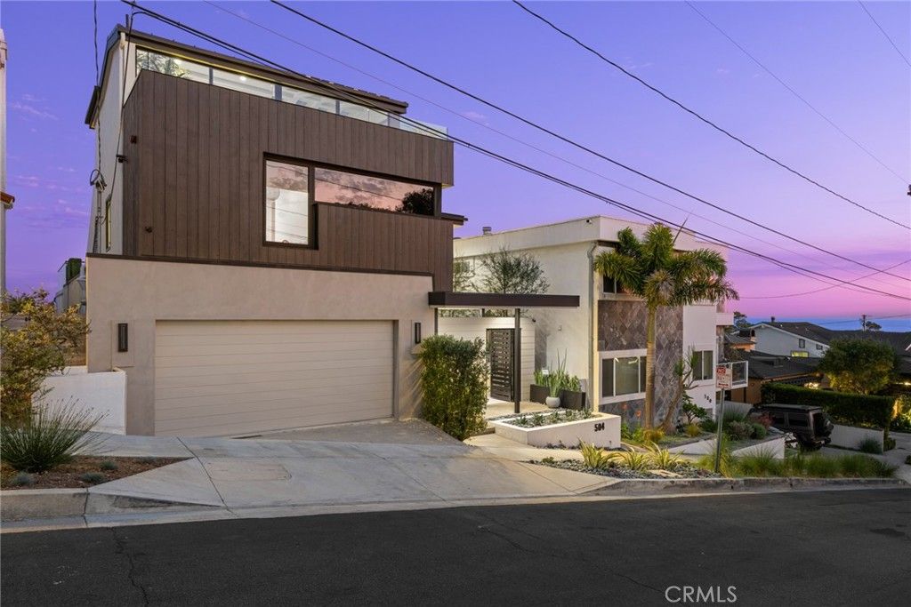 Attached, Exterior, Facade, Modern
