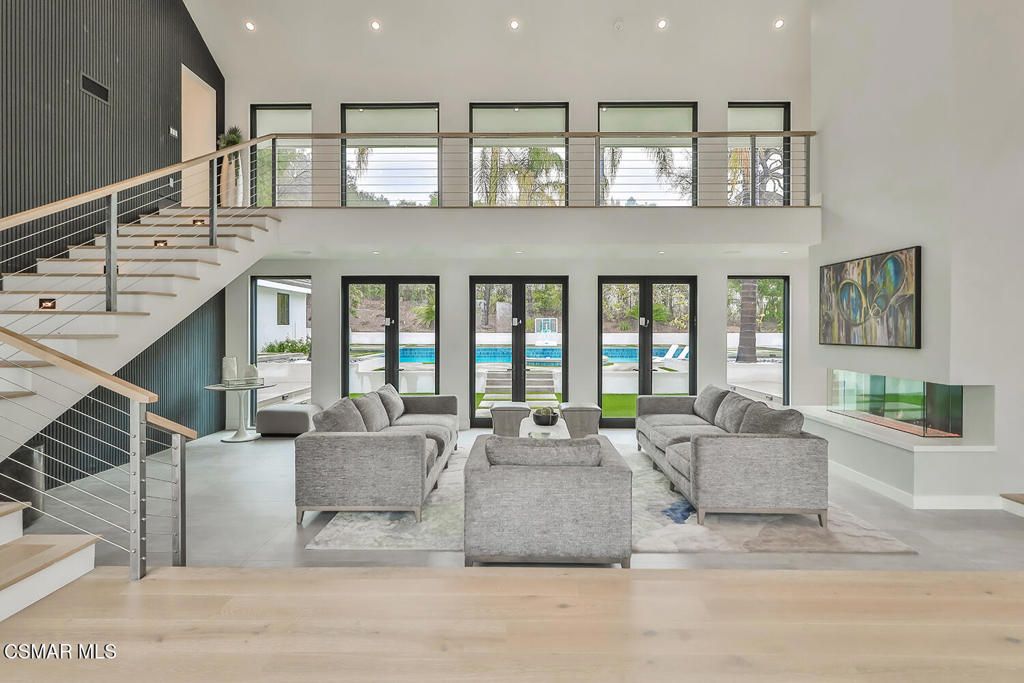 Interior, Living room, Recessed Lighting, Water, Wood Texture Flooring