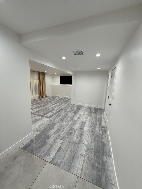 Empty room, Interior, Recessed Lighting, Wood Texture Flooring