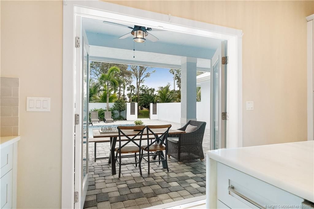 Dining room, Interior