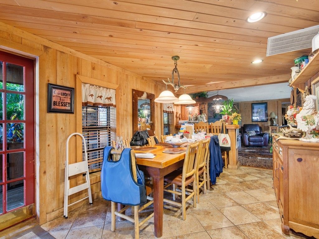 Dining room, Interior, Pendant Lights, Recessed Lighting, Wooden Ceilings, Wooden Walls