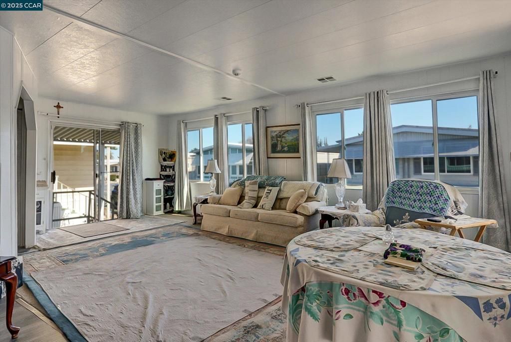 Interior, Living room, Water