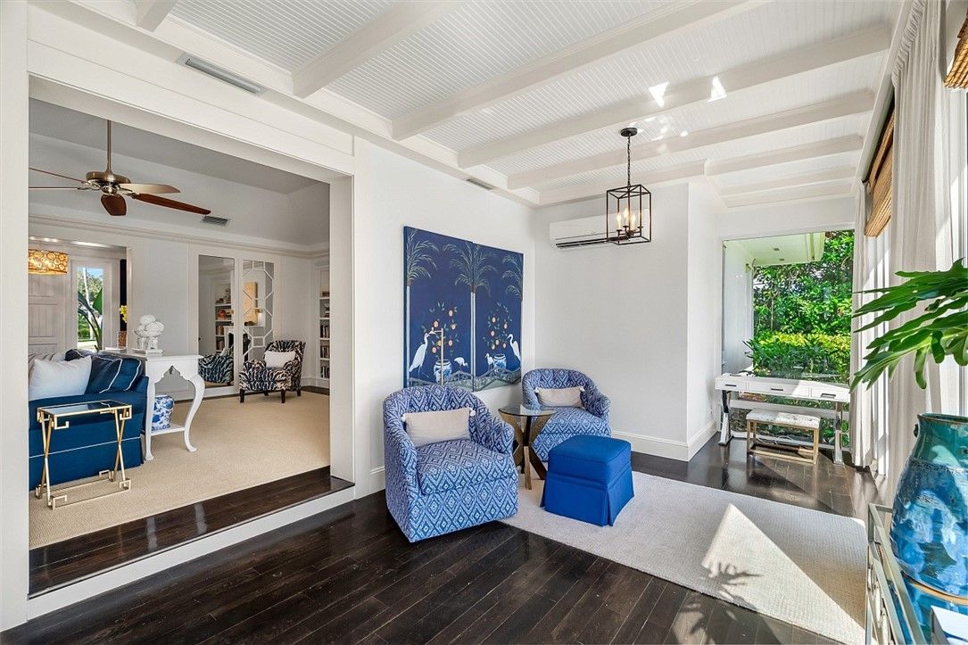 Interior, Living room, Pendant Lights, Wood Texture Flooring