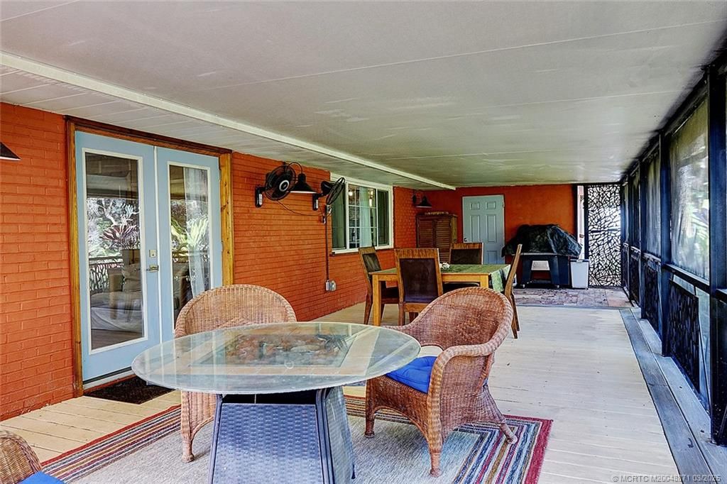 Dining room, Exterior