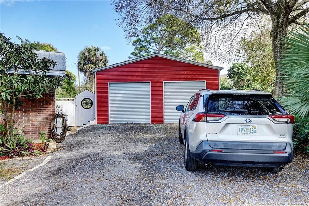 Detached Garage, Exterior