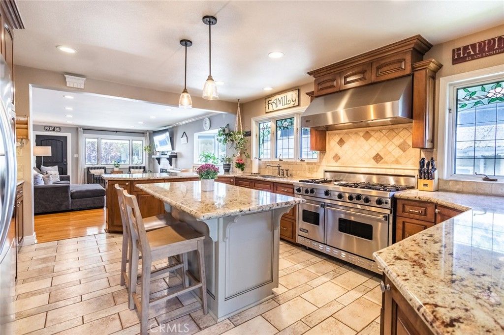 Interior, Kitchen, Living room, Pendant Lights, Recessed Lighting, Stainless Steel Appliances, Wood Texture Flooring
