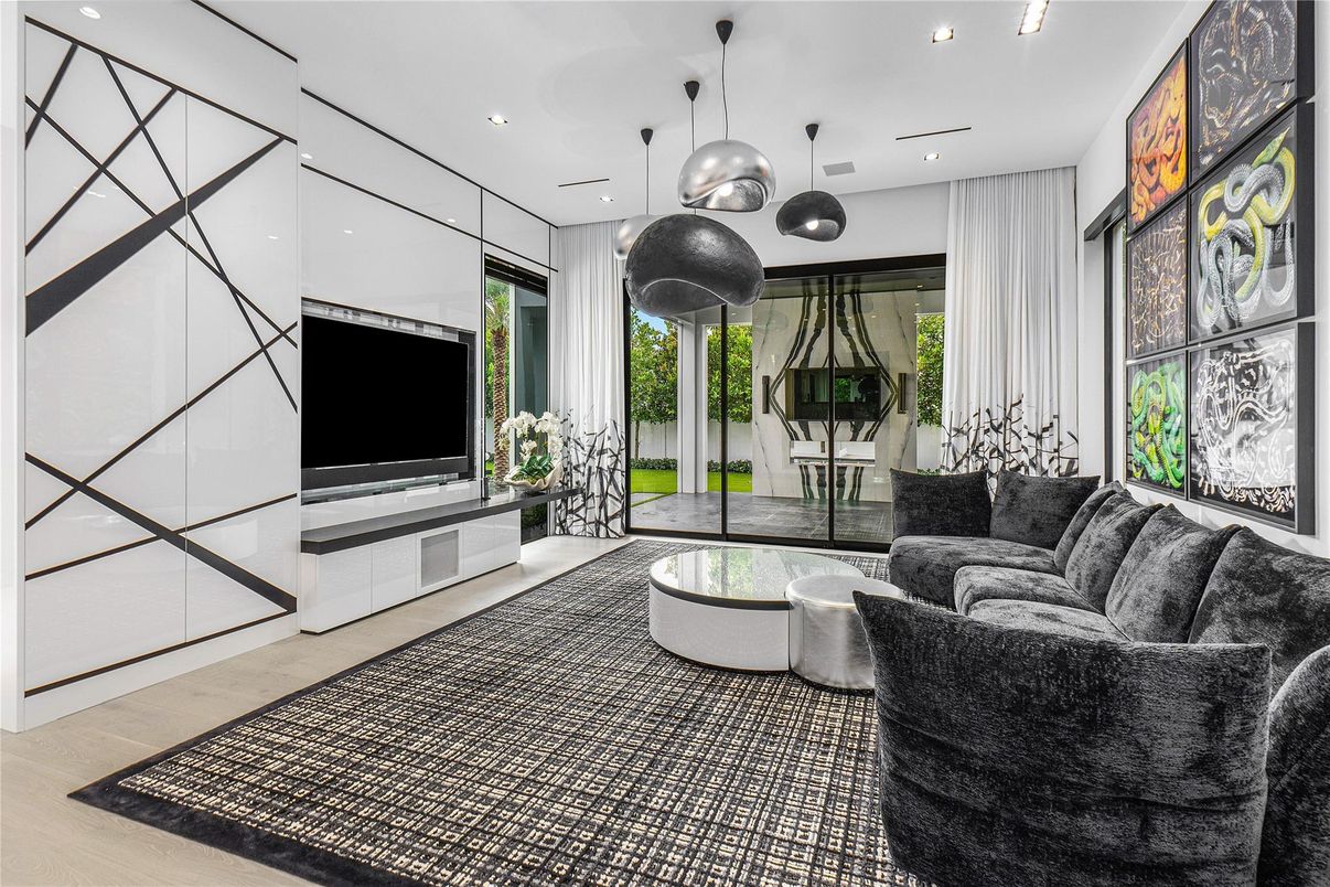 Interior, Living room, Pendant Lights, Recessed Lighting, Wood Texture Flooring
