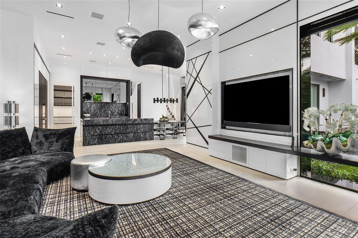 Interior, Living room, Pendant Lights, Recessed Lighting