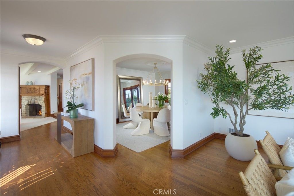 Dining room, Fireplace, Interior, Pendant Lights, Recessed Lighting, Wood Texture Flooring