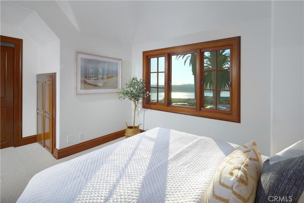 Bedroom, Interior, Water