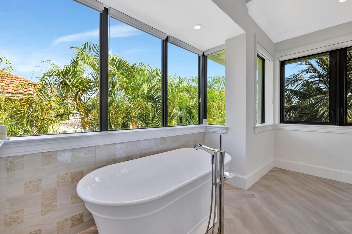 Bathroom, Free Standing Baths, Interior, Recessed Lighting, Wood Texture Flooring
