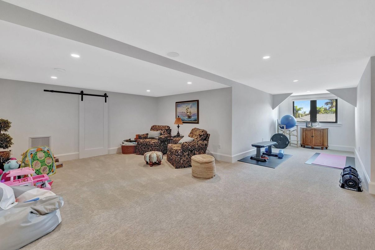 Fitness Equipment, Interior, Living room, Recessed Lighting