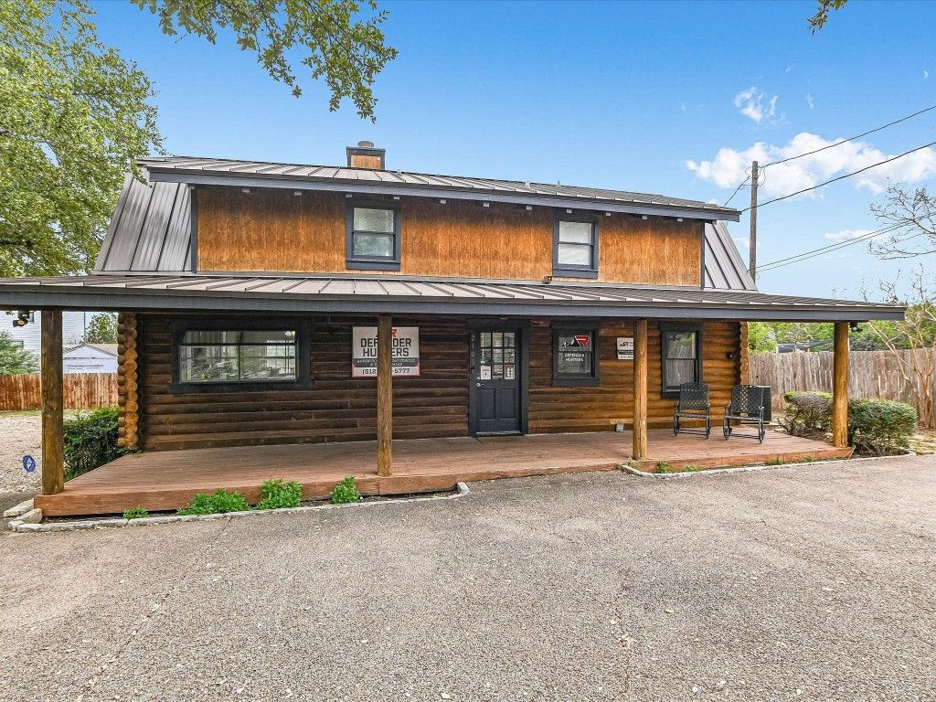 Exterior, Facade, Log Home
