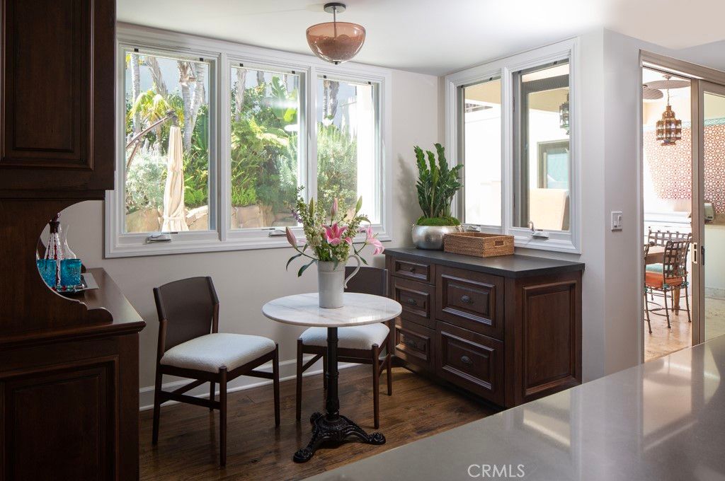 Interior, Pendant Lights, Wood Texture Flooring