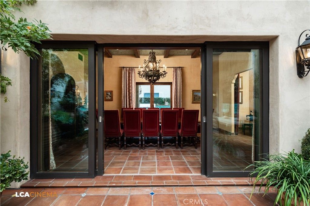 Chandelier, Dining room, Interior