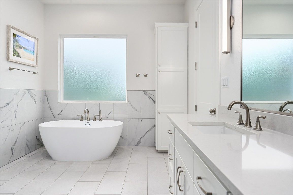 Bathroom, Free Standing Baths, Interior, Marble Walls