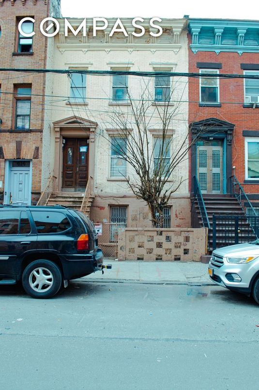 Exterior, Facade, Brick Facade, Rowhouse