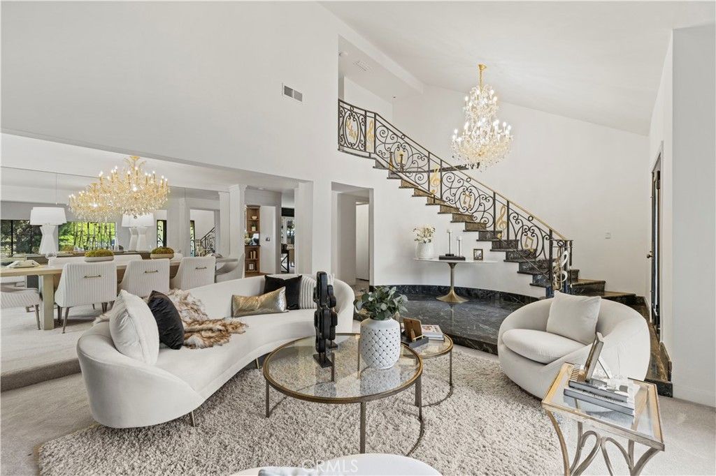 Chandelier, Dining room, Interior, Living room