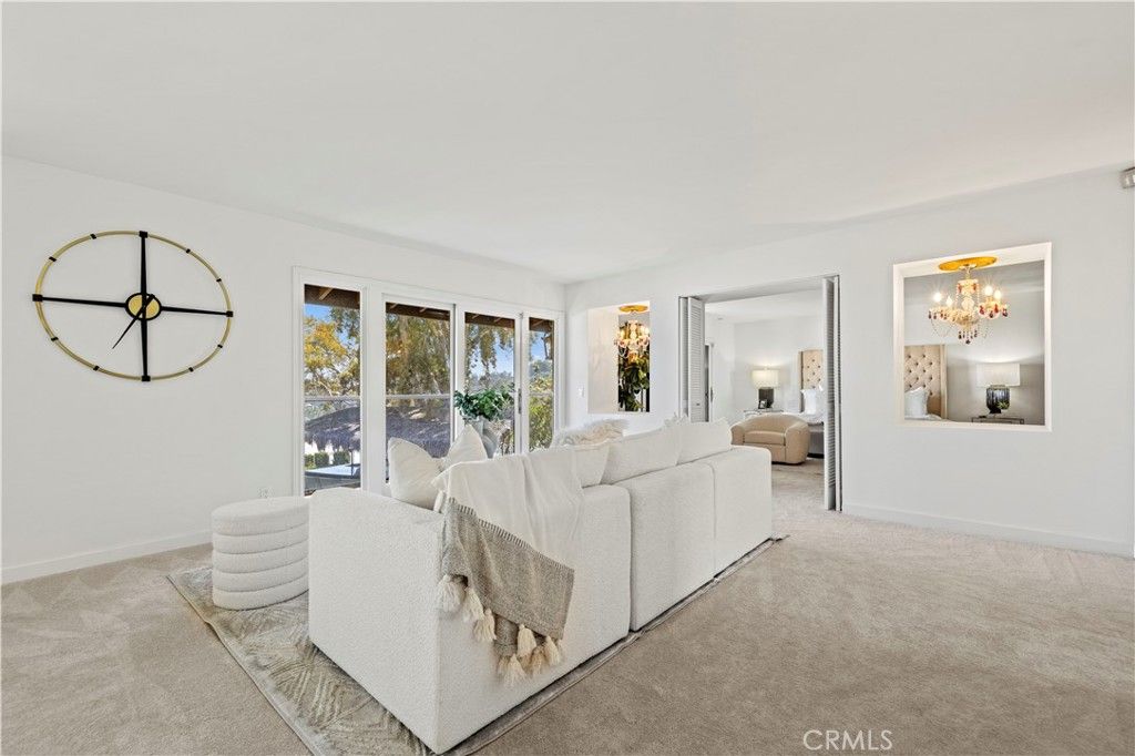 Chandelier, Interior, Living room