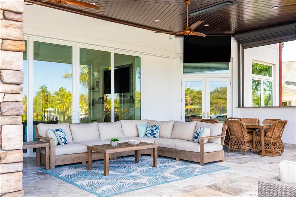 Exterior, Living room