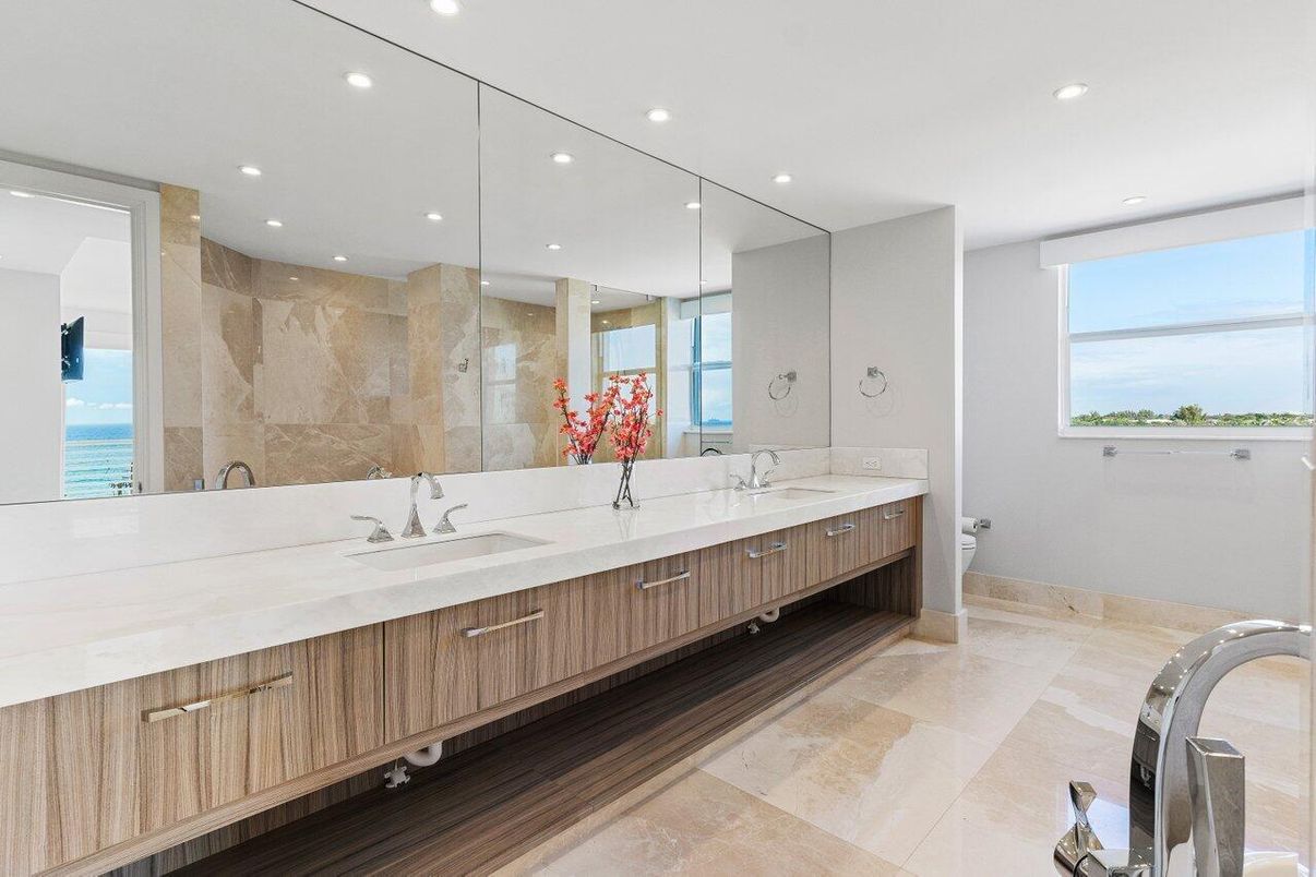 Bathroom, Dual Sink Vanities, Interior, Recessed Lighting, Water