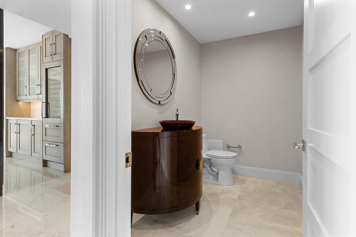 Bathroom, Interior, Recessed Lighting