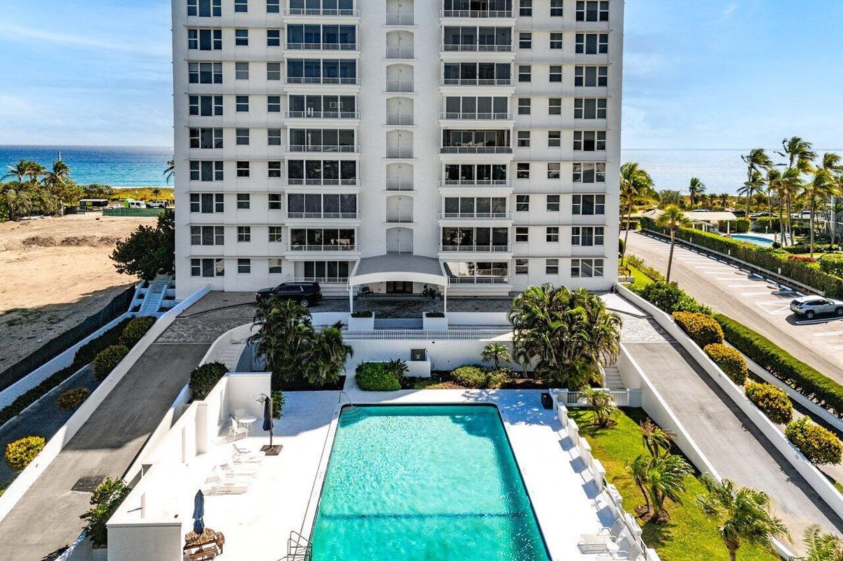 Exterior, Pool, Water