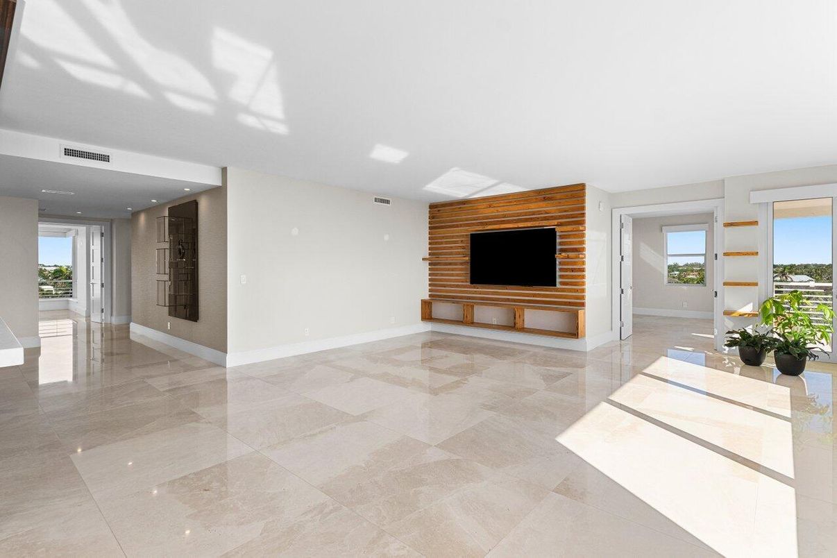 Empty room, Interior, Recessed Lighting, Wooden Walls