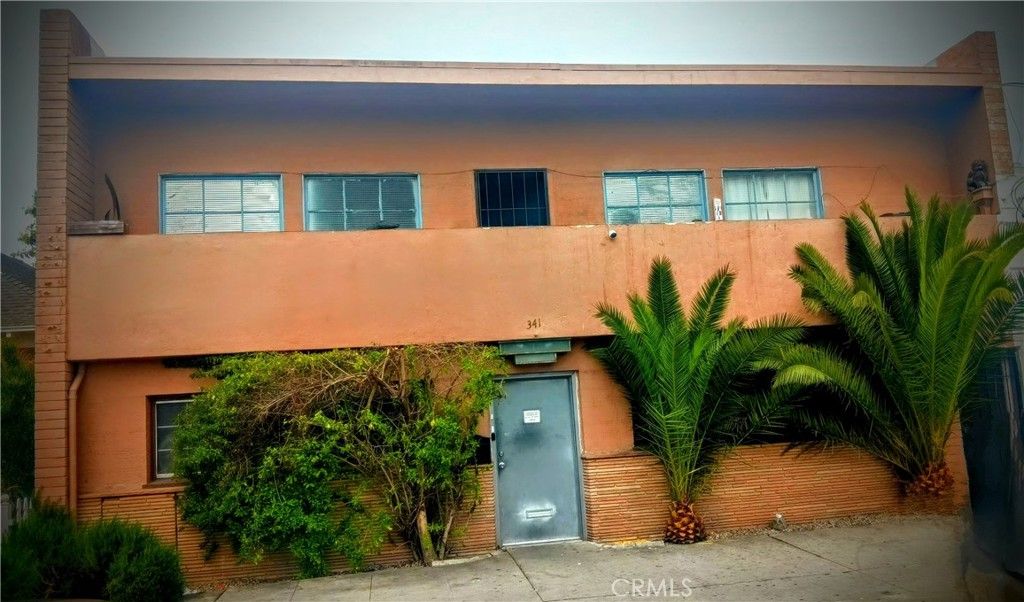 Exterior, Facade, Modern