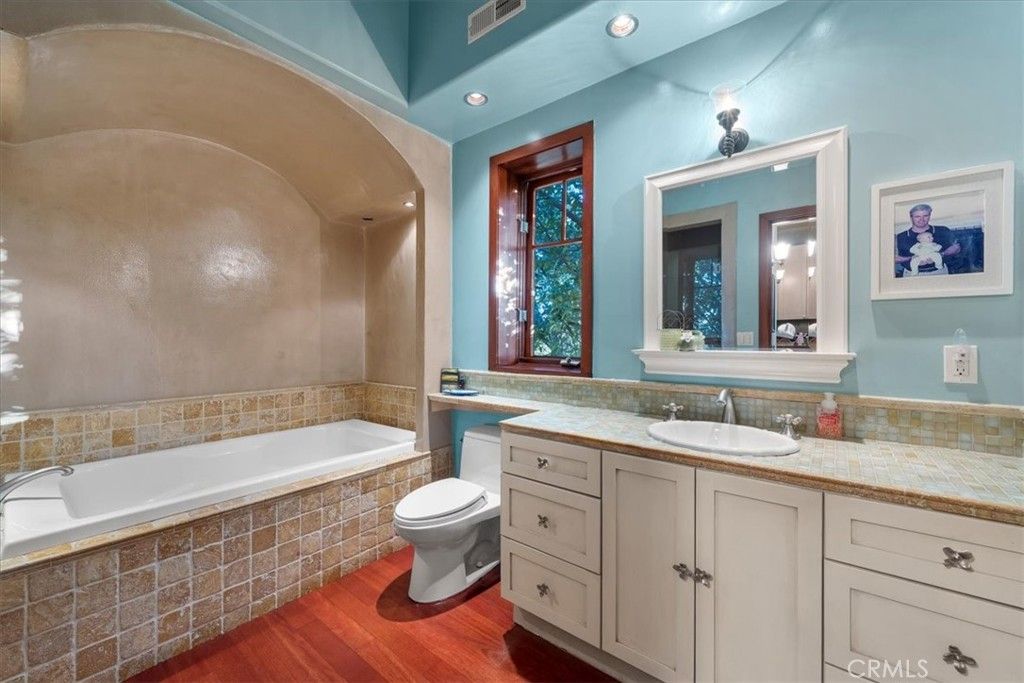 Bathroom, Interior, Recessed Lighting, Wood Texture Flooring