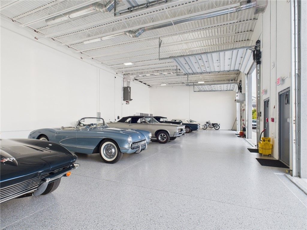 Garage, Interior