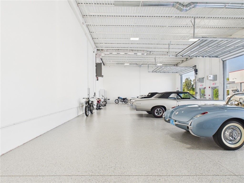 Garage, Interior