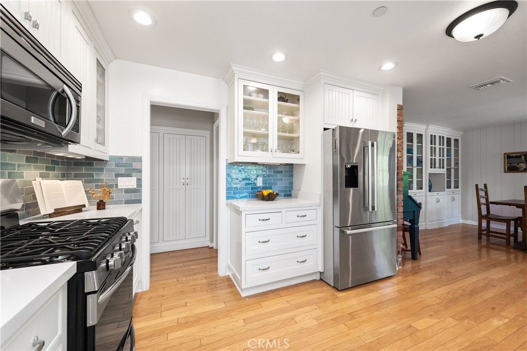 Dining room, Interior, Kitchen, Recessed Lighting, Stainless Steel Appliances, Wood Texture Flooring