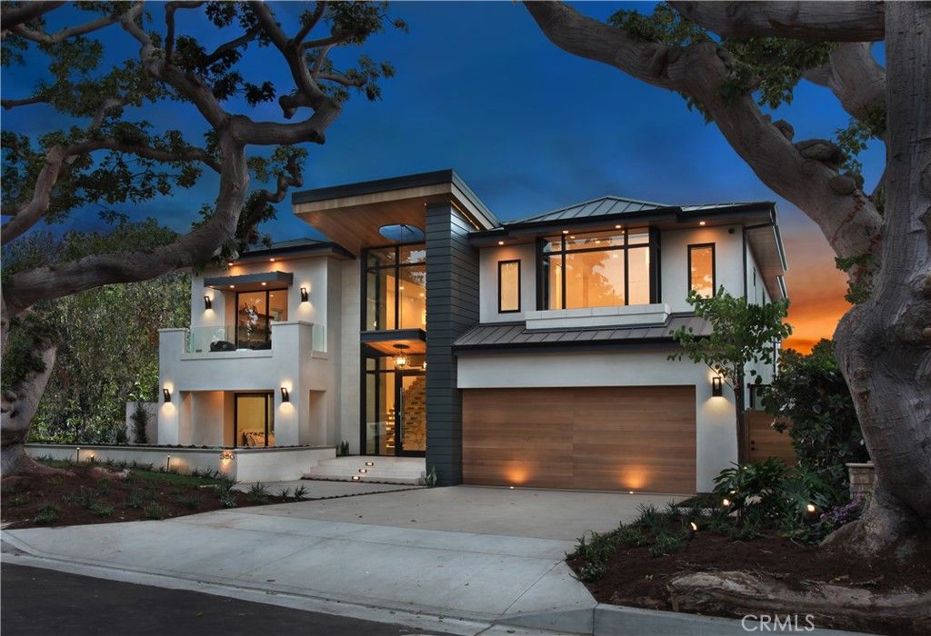 Attached, Exterior, Facade, Modern