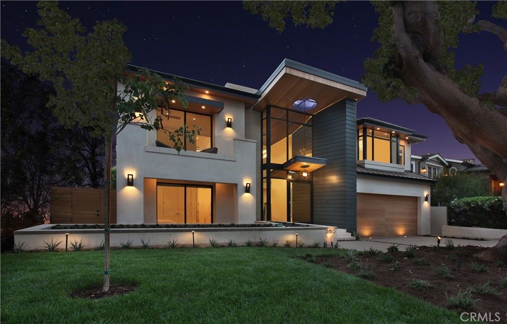 Attached, Backyard, Exterior, Facade, Modern