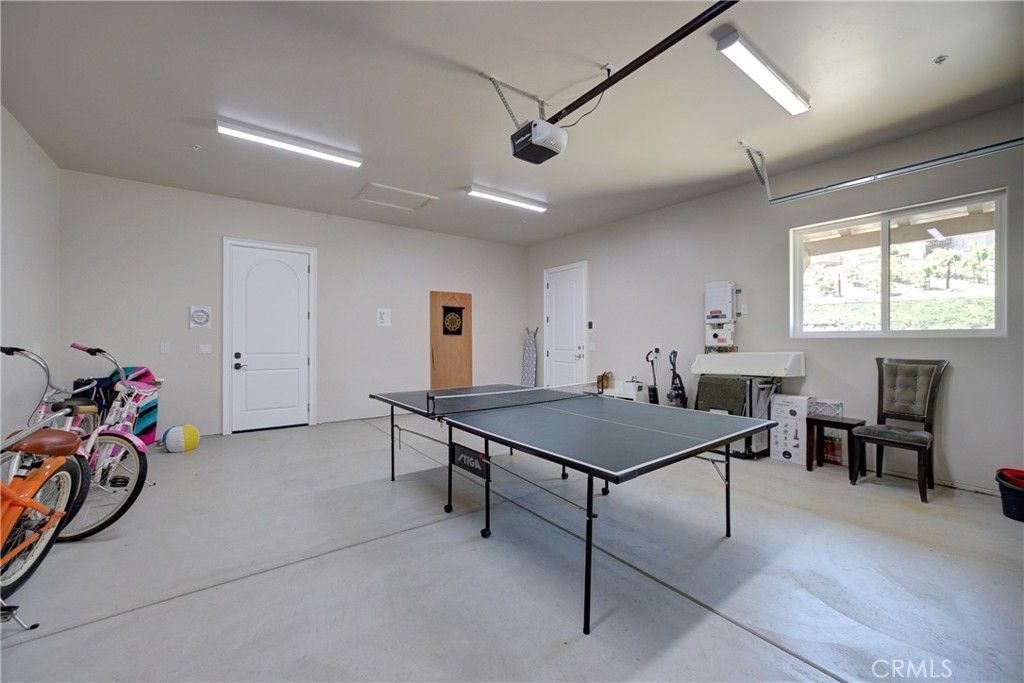 Game Room, Interior