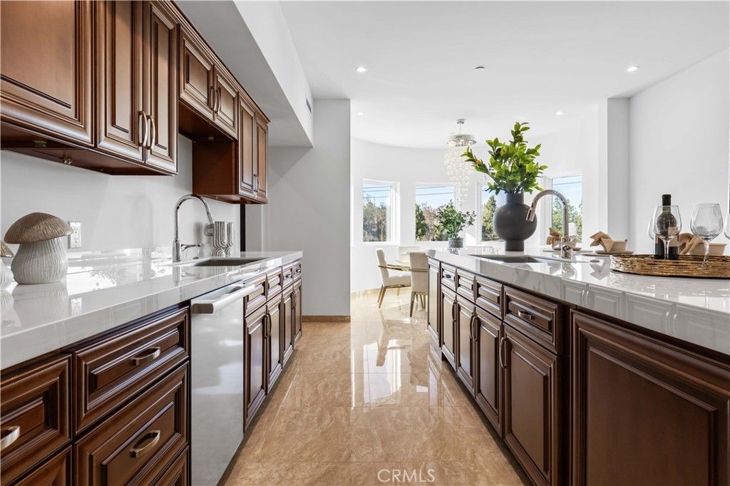 Chandelier, Dining room, Interior, Kitchen, Recessed Lighting, Stainless Steel Appliances