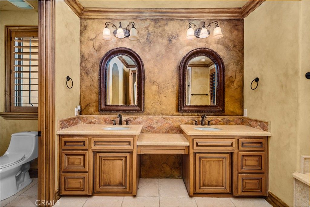 Bathroom, Dual Sink Vanities, Interior