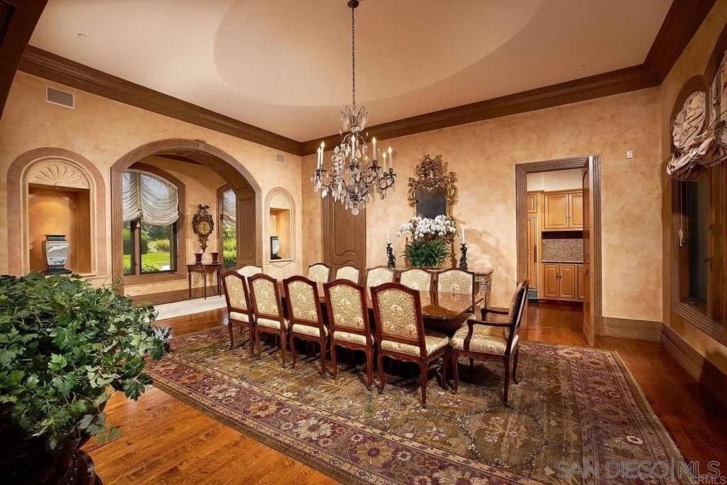 Chandelier, Dining room, Interior, Recessed Lighting, Wood Texture Flooring