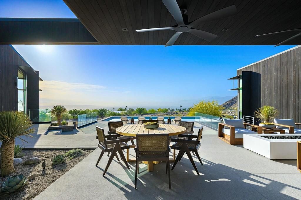 Exterior, Pool, Water
