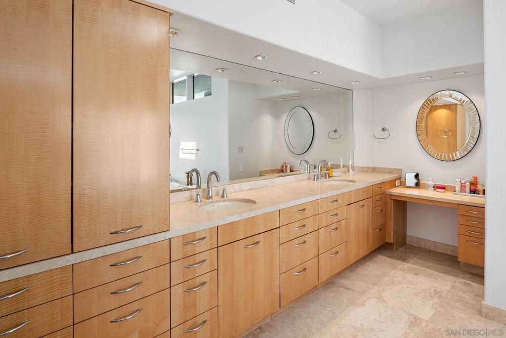 Bathroom, Dual Sink Vanities, Interior, Recessed Lighting