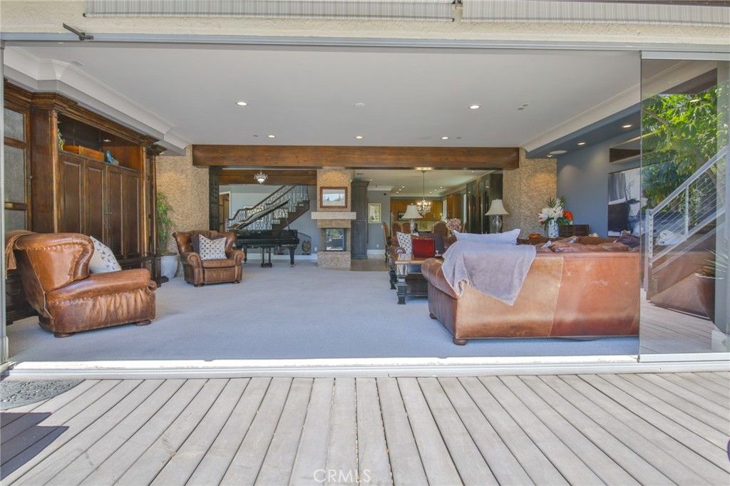 Fireplace, Interior, Living room, Piano, Recessed Lighting