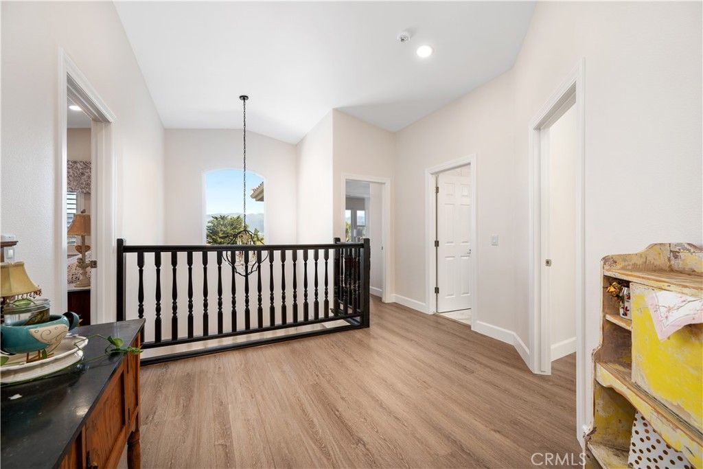 Interior, Pendant Lights, Recessed Lighting, Wood Texture Flooring